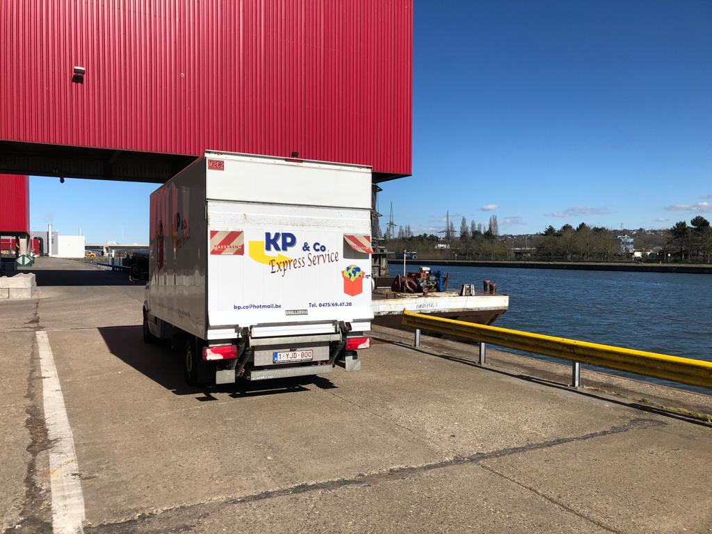 Bakwagen, Snelle logistieke service, transport diensten, Vlaams Brabant, limburg, gingelom, landen, Mercedes, Kp&CO express service