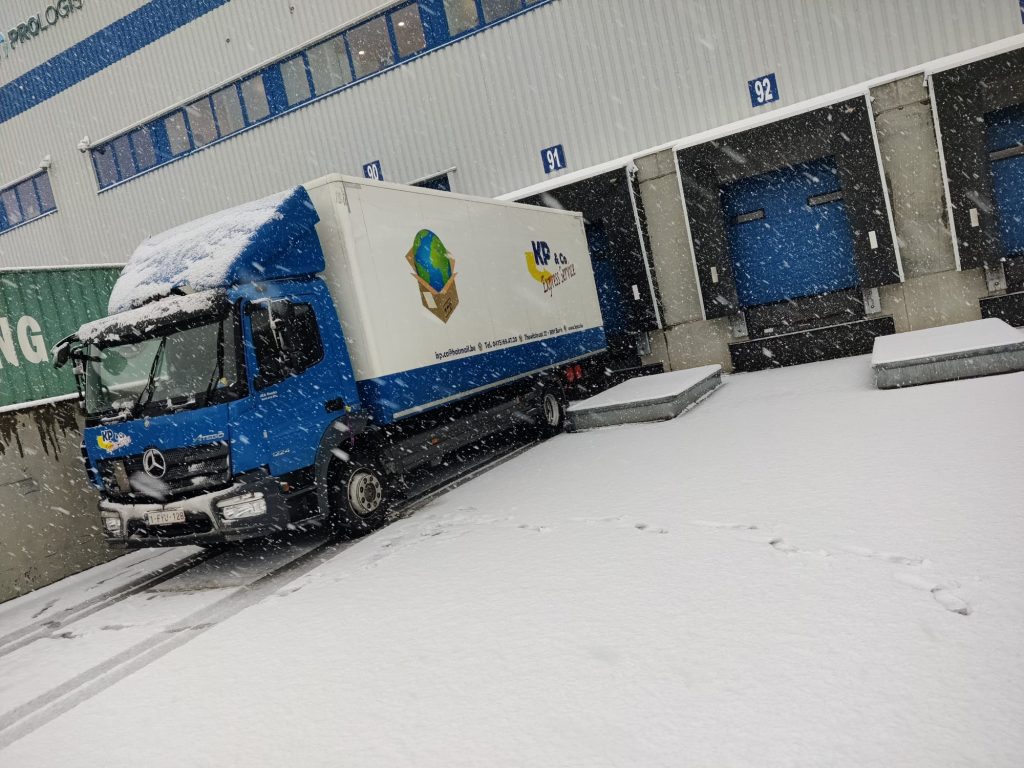 Vrachtwagen, transport firma, logistiek vervoer, Kp&co Express Service Gingelom. opslag en leveringen